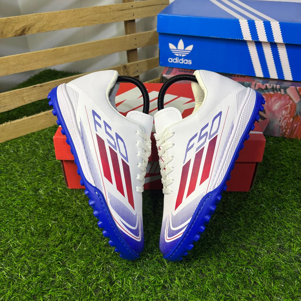 Zapatillas de Fútbol F50 Blancas – Tu Estilo, Tu Juego