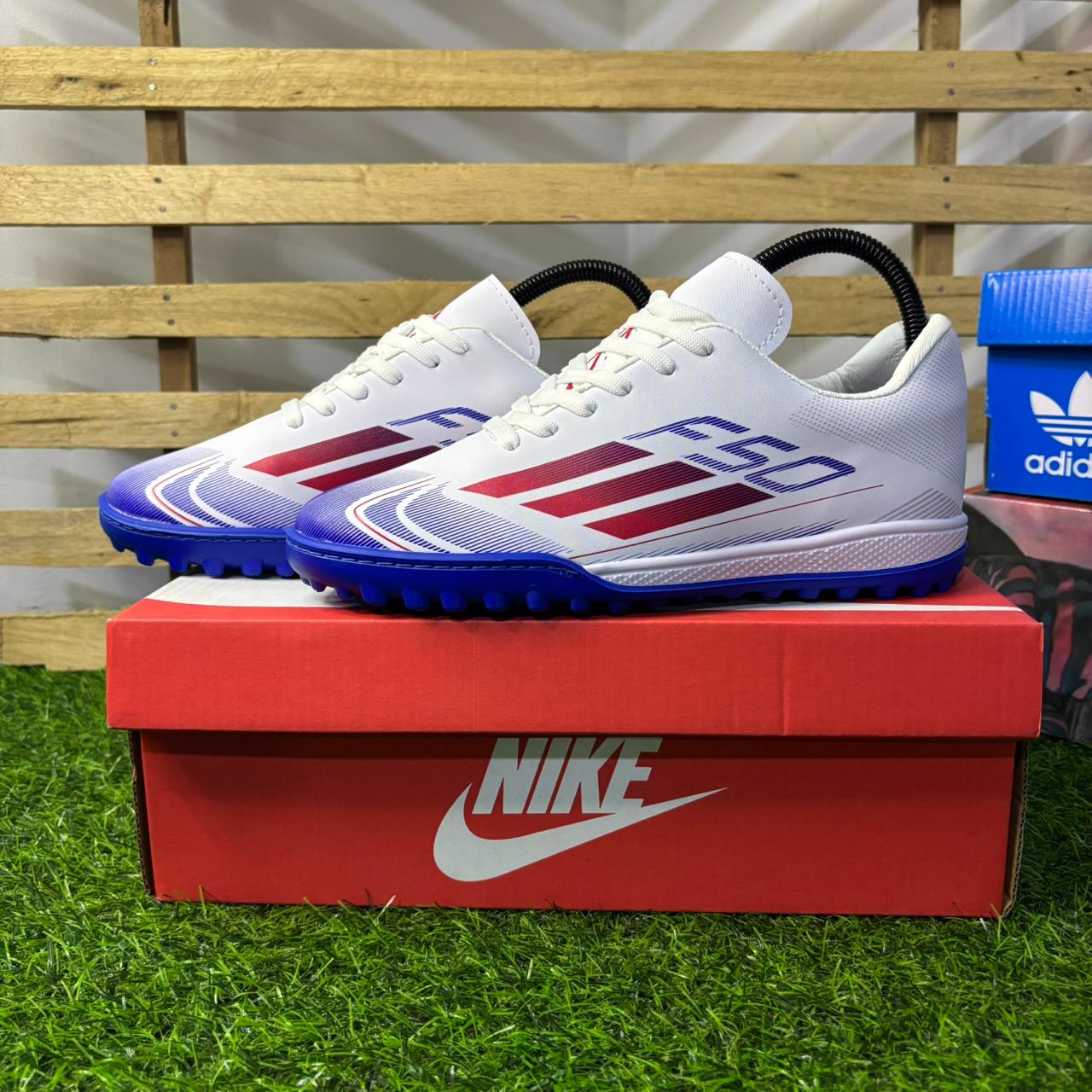 Zapatillas de Fútbol F50 Blancas – Tu Estilo, Tu Juego
