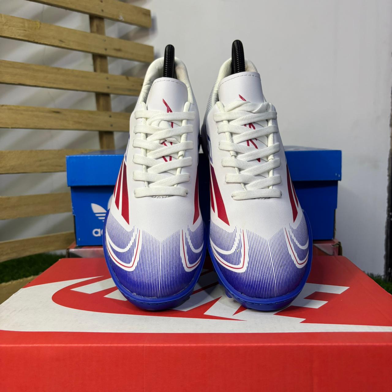 Zapatillas de Fútbol F50 Blancas – Tu Estilo, Tu Juego